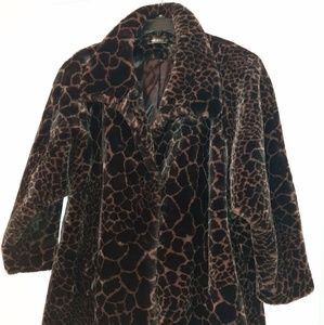 Stunning Vintage luxurious Faux Fur Leopard Coat